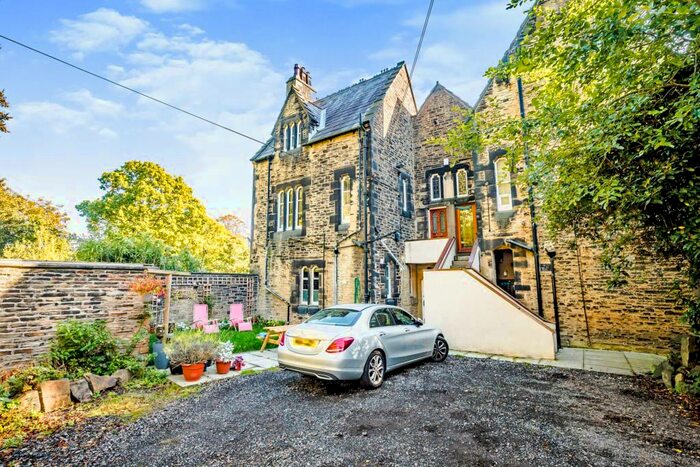 3 Bedroom Apartment To Rent In Halifax Road, Huddersfield, West Yorkshire, HD3