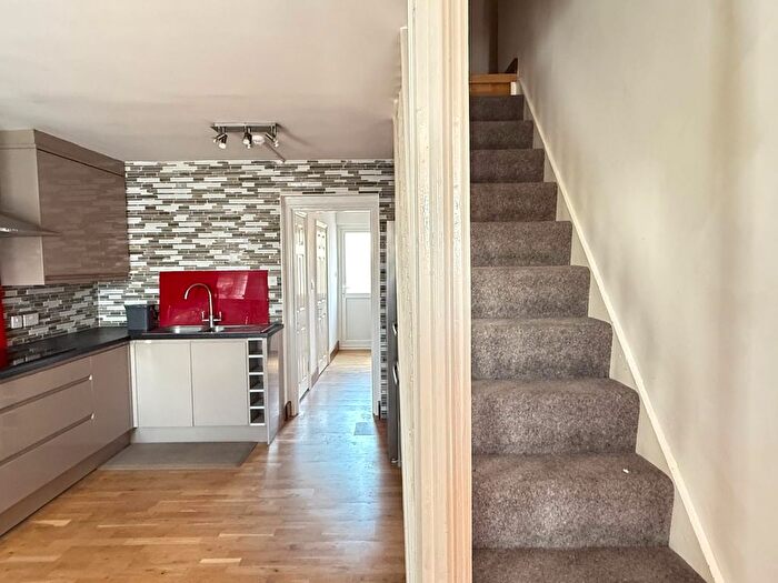 6 Bedroom Semi-Detached House To Rent In Myrtle Close, West Drayton, UB7