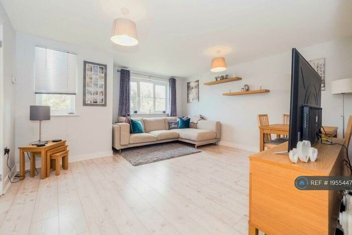 2 Bedroom Flat To Rent In Brandon Close, Chafford Hundred, Grays, RM16