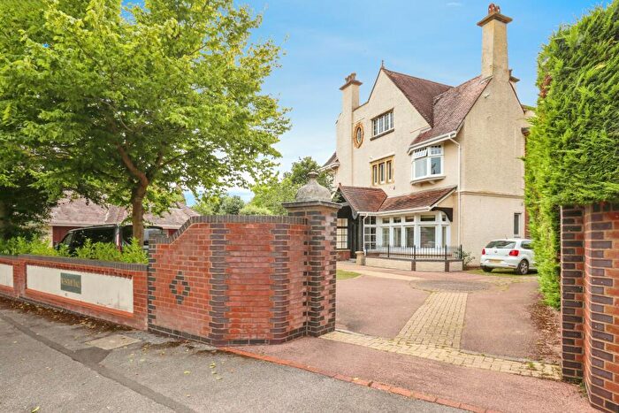 2 Bedroom Flat For Sale In Milner Road, Bournemouth, Dorset, BH4
