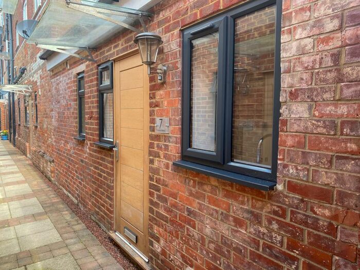 2 Bedroom Mews To Rent In Station Approach, Romsey, SO51