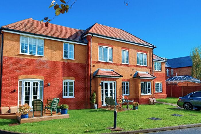 1 Bedroom Flat For Sale In Ashford Crescent, Ashford, TW15