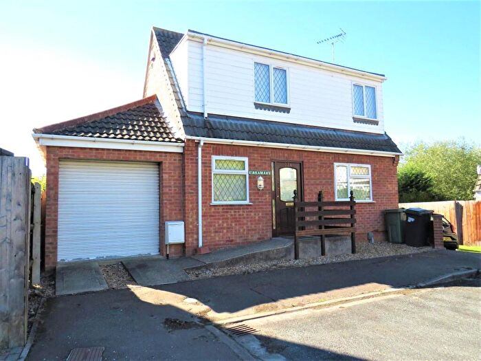 2 Bedroom Chalet To Rent In Fairmead Way, Peterborough, PE3