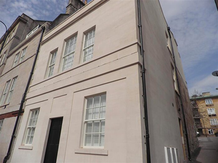 2 Bedroom Apartment To Rent In Long Acre, Bath, BA1