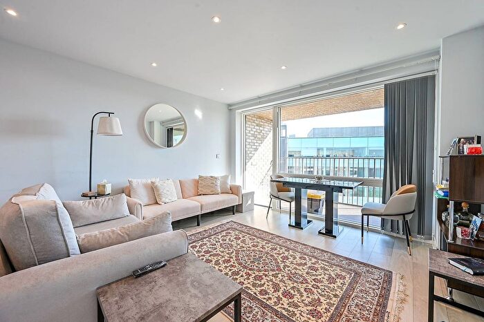 1 Bedroom Flat To Rent In Lakeside Drive, North Acton, London, NW10