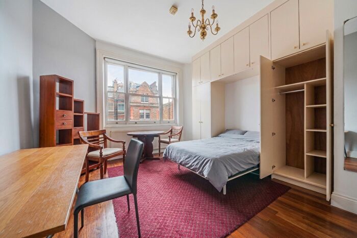 Studio To Rent In Bina Gardens, South Kensingon, London, SW5