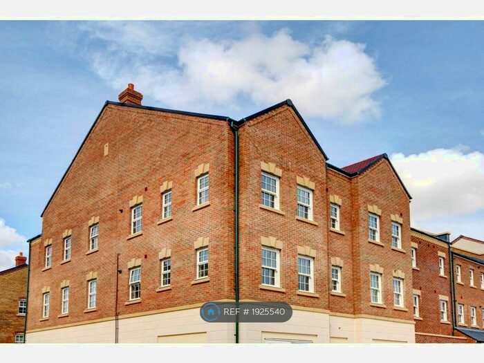 2 Bedroom Flat To Rent In Staldon Court, Swindon, SN1