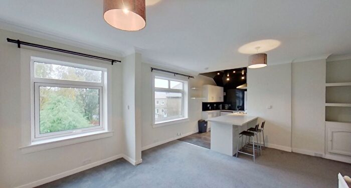 4 Bedroom Flat To Rent In Carrickknowe Parkway, Edinburgh, EH12