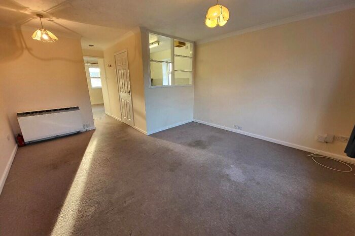 1 Bedroom Flat For Sale In Oak Manor Drive, Cheltenham, Gloucestershire, GL52