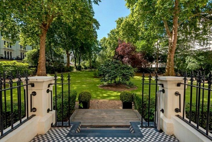 2 Bedroom Flat To Rent In Kensington Gardens Square, London, W2