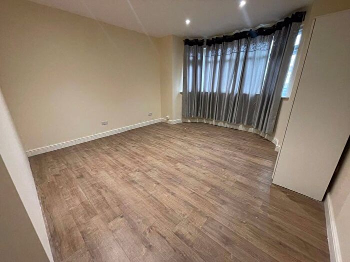 2 Bedroom Flat To Rent In Oxgate Gardens, London, NW2