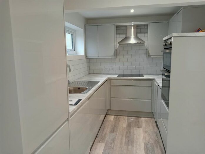 2 Bedroom Flat To Rent In Acre Close, Whitnash, Leamington Spa, CV31