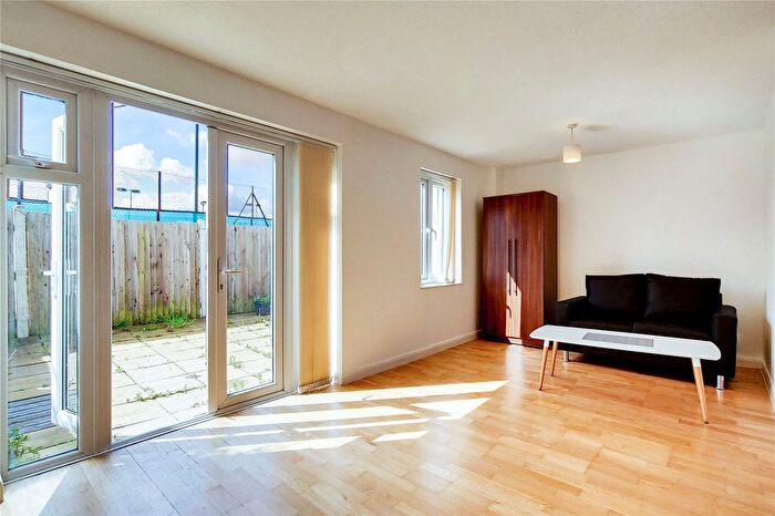 Studio To Rent In Coleridge Square, London, W13