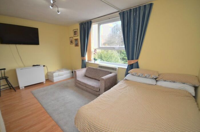 1 Bedroom Studio To Rent In Grange Road, Upper Norwood, London, SE19