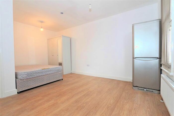 Property To Rent In Lymington Avenue, London, N22