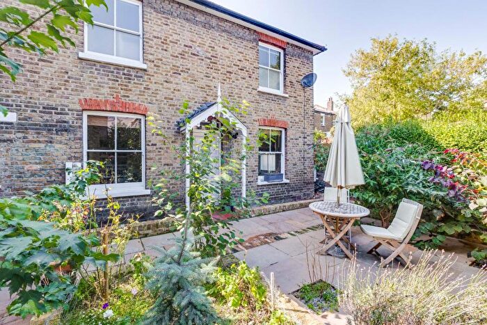 2 Bedroom Terraced House To Rent In Orchard Road, Highgate, N6