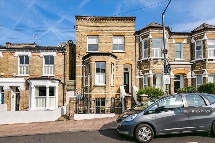 2 Bedroom Flat To Rent In Bennerley Rd, London, SW11