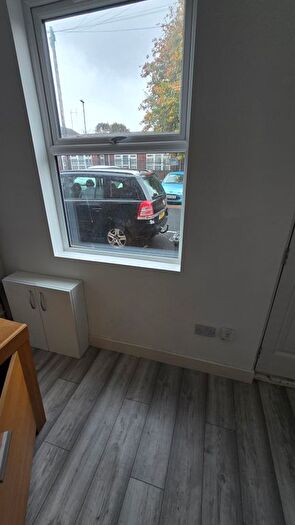 3 Bedroom Terraced House To Rent In Warwick Road East, Luton, LU4