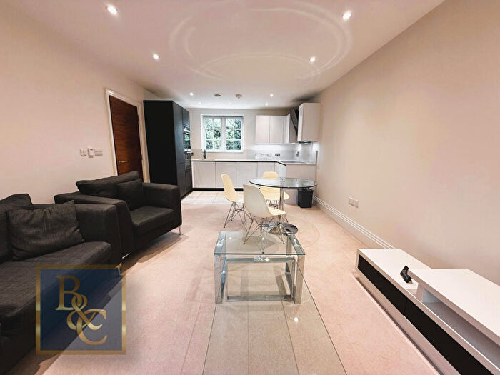 2 Bedroom Apartment To Rent In Ashridge Close, Finsbury Park, N3