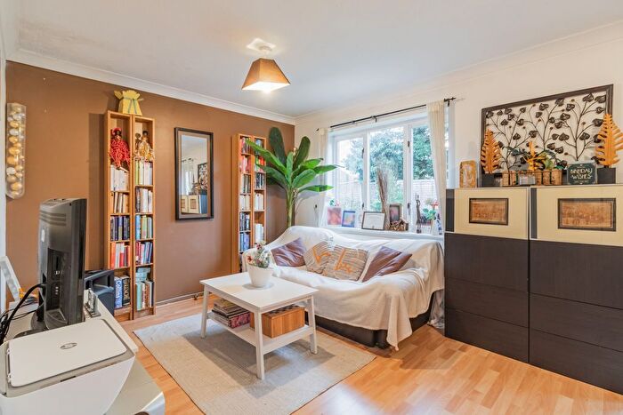 5 Bedroom Semi-Detached House To Rent In Morley Road, Sutton, Surrey, SM3