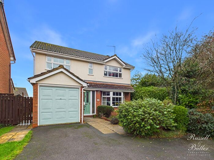 4 Bedroom Detached House For Sale In Lime Avenue, Buckingham, Buckinghamshire, MK18