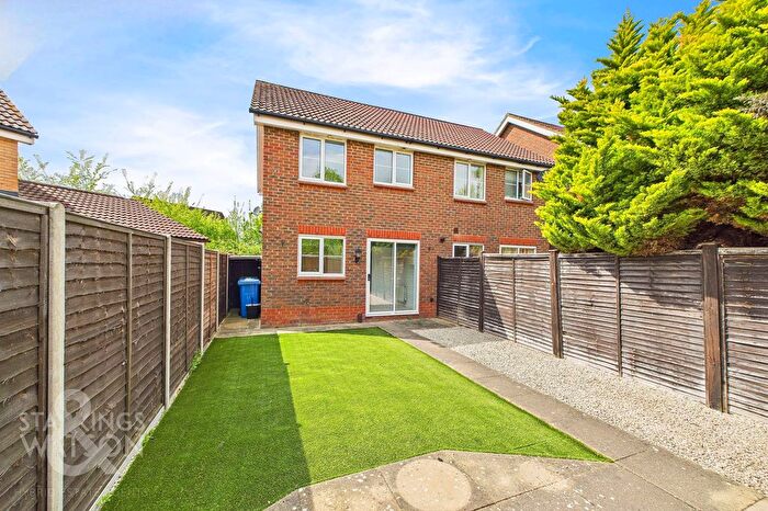 3 Bedroom Semi-Detached House For Sale In Pishmire Close, Three Score, Norwich, NR5