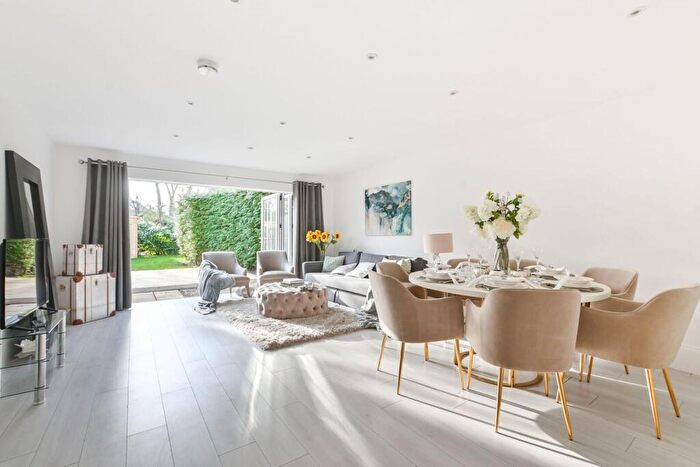 3 Bedroom Flat For Sale In Christchurch Avenue, Brondesbury, London, NW6