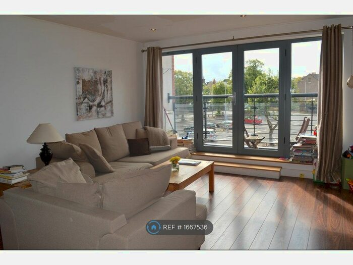 2 Bedroom Flat To Rent In High Road, Woodford Green, IG8