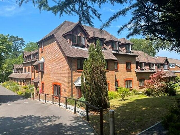 1 Bedroom Flat For Sale In Langdown Firs, Hythe, SO45