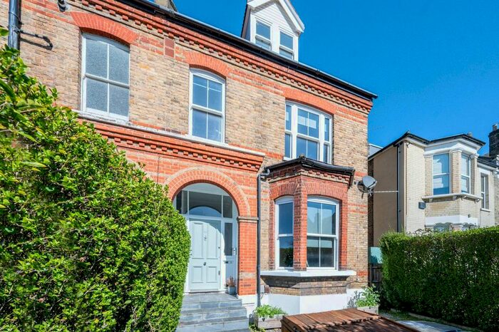 1 Bedroom Flat To Rent In Lewin Road, Streatham Common, London, SW16