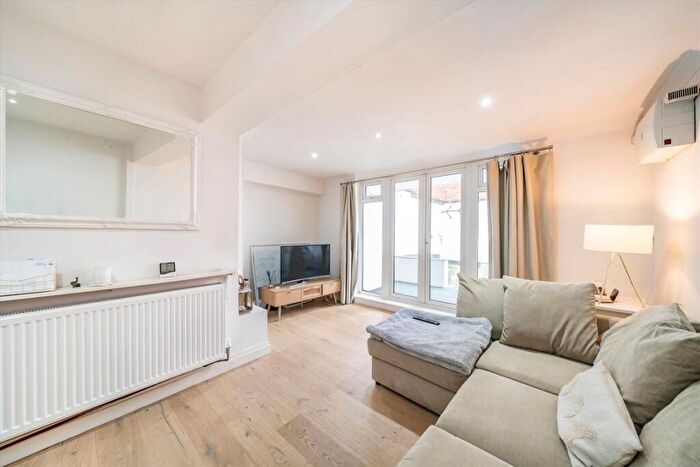 2 Bedroom Maisonette For Sale In Ashbourne Road, Tooting, CR4