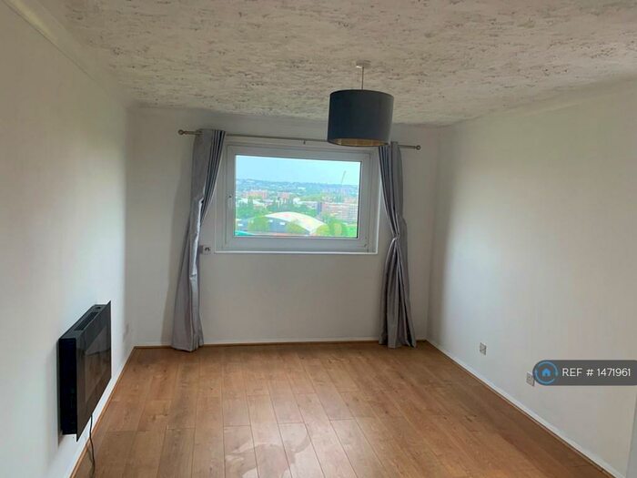 1 Bedroom Flat To Rent In Blake House, Beckenham, BR3