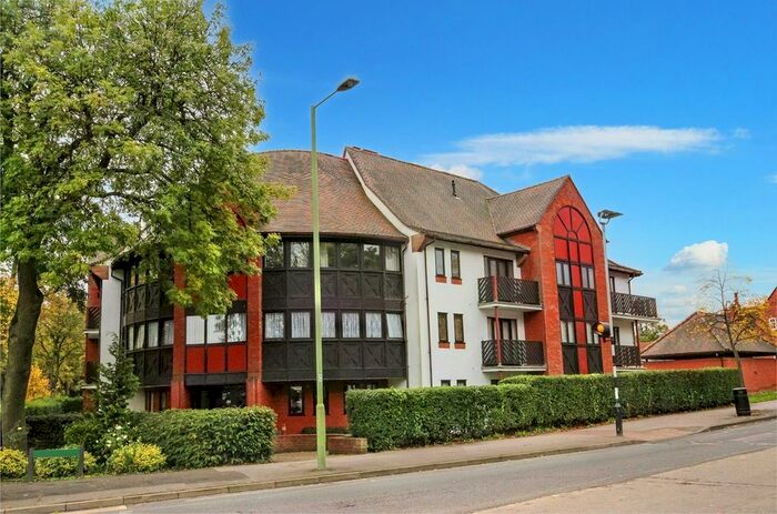2 Bedroom Flat For Sale In Park Court, Letchworth Garden City, SG6