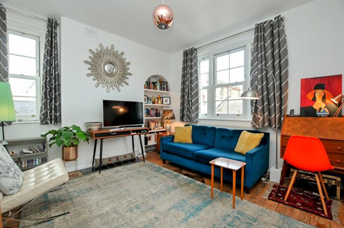 1 Bedroom Apartment To Rent In Gibson Gardens, Stoke Newington, N16