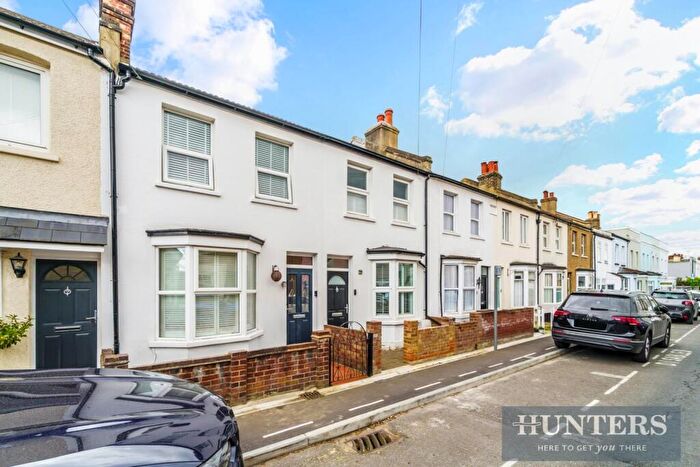 2 Bedroom Terraced House For Sale In Longfellow Road, Worcester Park, KT4