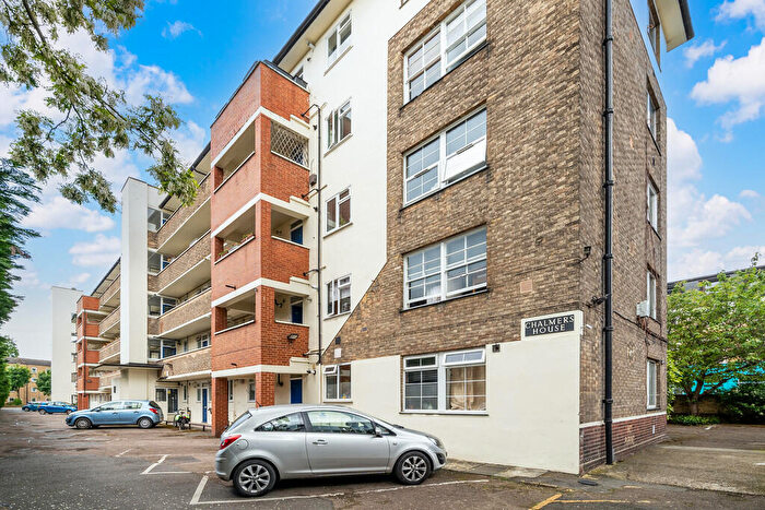 2 Bedroom Flat To Rent In York Road, Battersea, SW11