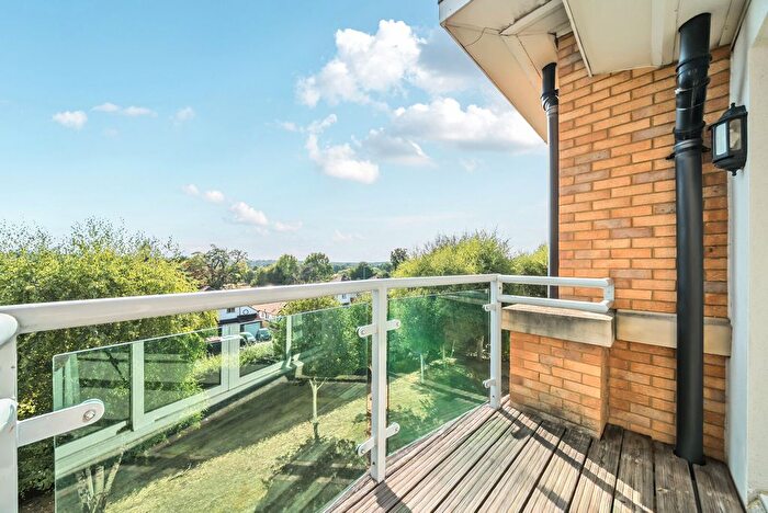 2 Bedroom Flat To Rent In Highbury Drive, Leatherhead, KT22