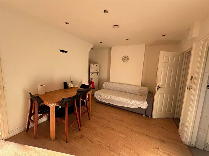 4 Bedroom Semi-Detached House To Rent In Newnham Gardens, Northolt, UB5