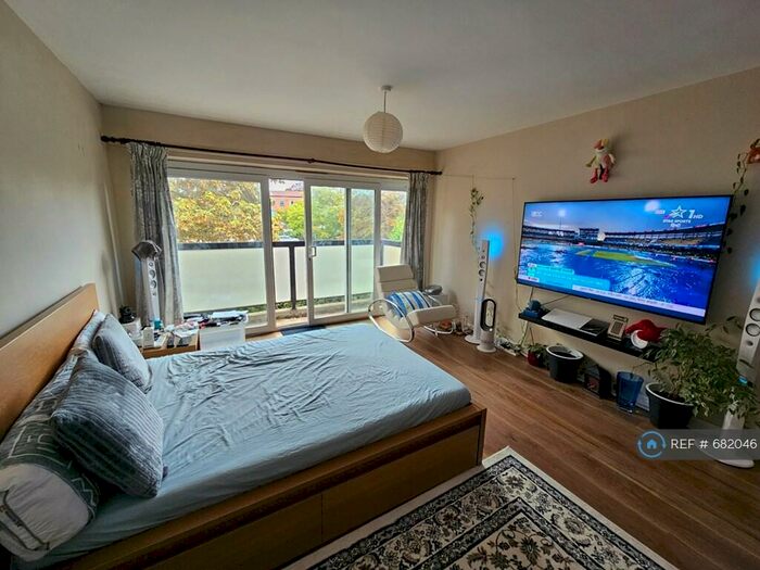 2 Bedroom Flat To Rent In Holmwood Gardens, Wallington, SM6