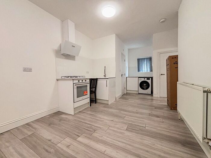 1 Bedroom Flat To Rent In Plumer Road, High Wycombe, HP11