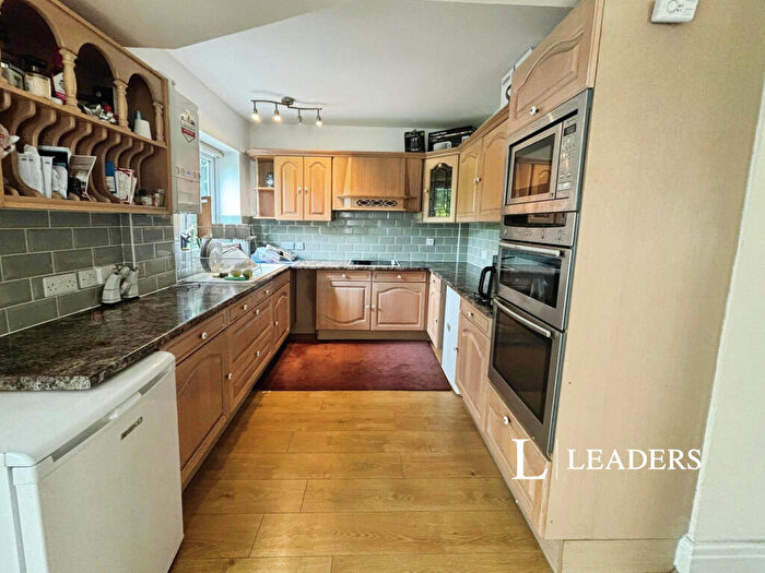 2 Bedroom Flat To Rent In Downview Road, Worthing, BN11