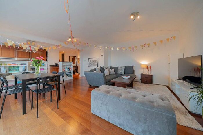 3 Bedroom Flat To Rent In Warwick Gardens, London, W14