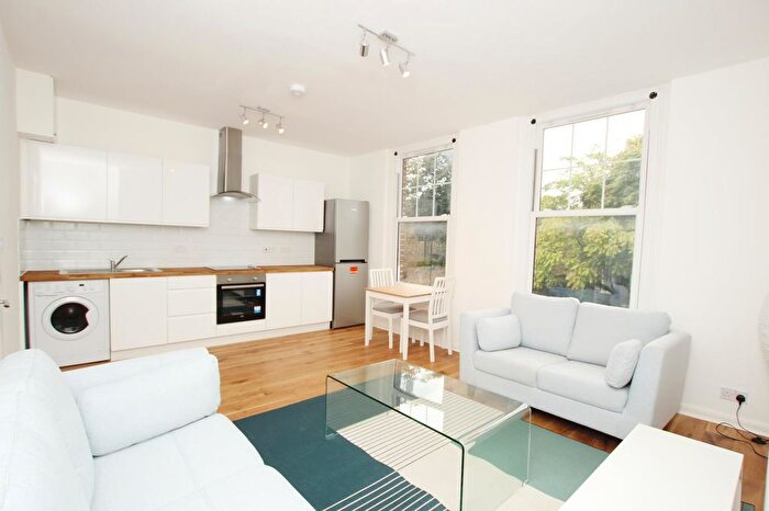 2 Bedroom Flat To Rent In South Lambeth Road, London, SW8