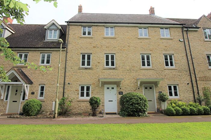 4 Bedroom Town House To Rent In London Road, Chipping Norton, OX7