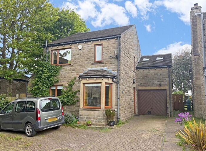 4 Bedroom Detached House For Sale In Fall Spring Green, Stainland, Halifax, HX4
