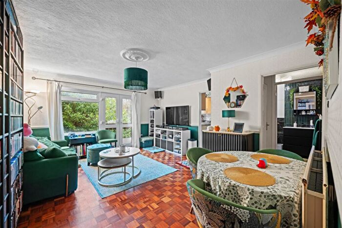 3 Bedroom Apartment For Sale In Highland Road, Bromley, BR1