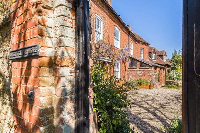 5 Bedroom Farmhouse For Sale In Sutton Wick Farm House, Sutton Wick, Nr. Abingdon On Thames, OX14