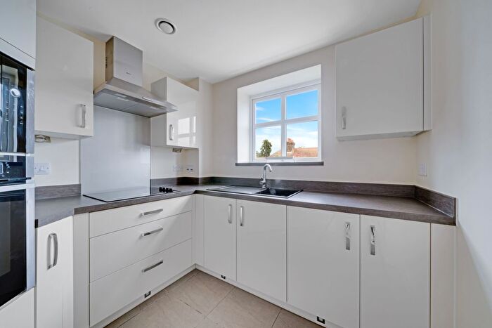 1 Bedroom Flat To Rent In Pinewood Gardens, Southborough, Tunbridge Wells, TN4