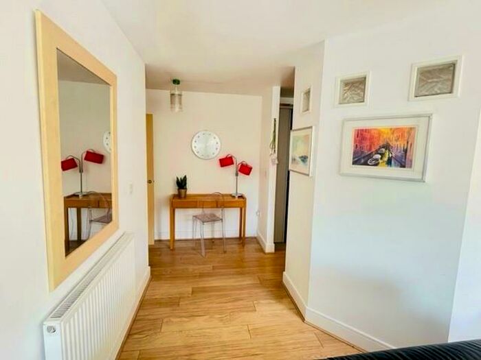 2 Bedroom Apartment To Rent In Windsor, Berkshire, SL4