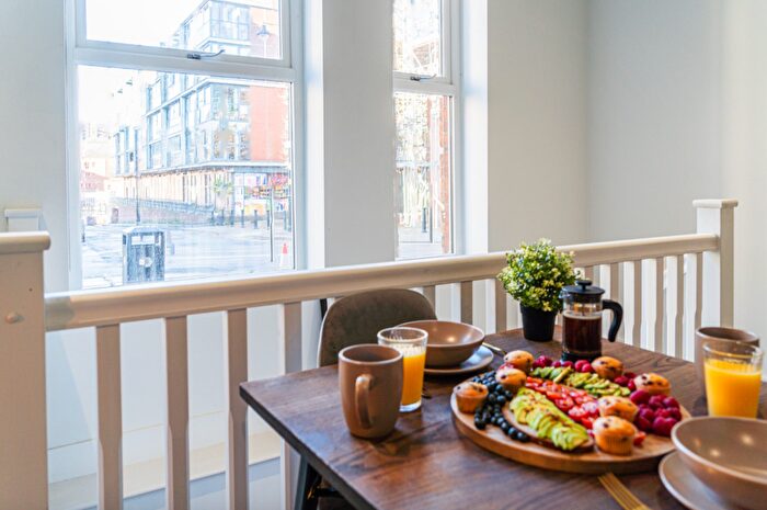 1 Bedroom Flat To Rent In Duke Street, Manchester, Greater Manchester, M3